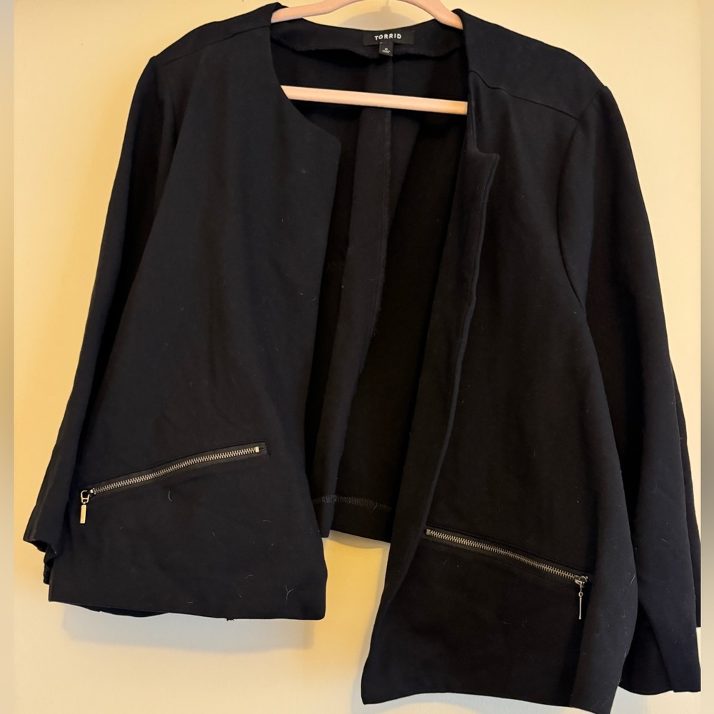 NWOT Torrid Black crop Blazer size 6